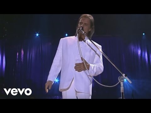 Videoclip de Ilegal, Imoral ou Engorda — Roberto Carlos