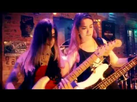 Iron Ladies - Wasted Years (Live Villa Blues/SP) Mult Cam