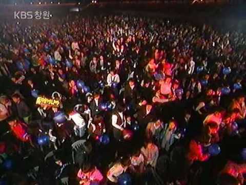 [6-11-11] Dancing Out, U