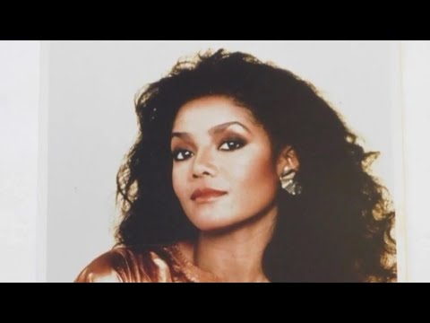 La Toya Jackson Presents Favorite Soul R&B Male Artist Award to Michael Jackson [AMA 1981]