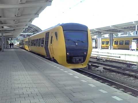 Dm 90 vertrekt naar Nijverdal West.