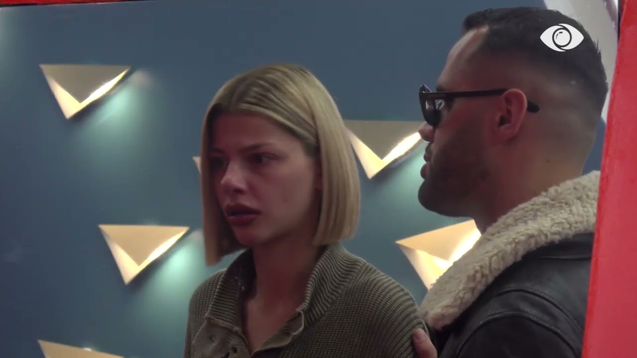 “Ajo në sytë e mi është e ligë”/ Nikol- Stenaldos: Të flasim një ditë të tërë për femrat dhe ajo…