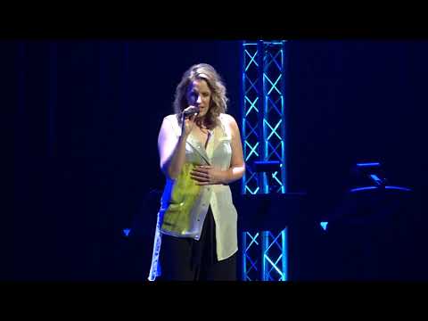 Watch Jessie Mueller Sing "Both Sides Now" at Voices for the Voiceless Gala