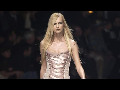 [EXCLUSIVE] VERSACE Autumn/Winter 2003 Milan - CZECHIAFASHION