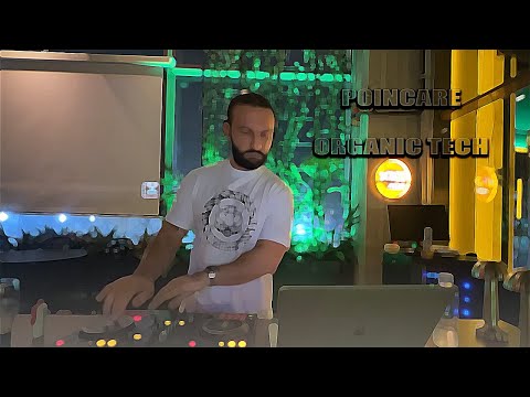 Like a Cartoon Organic-Tech / Aykut Elmas