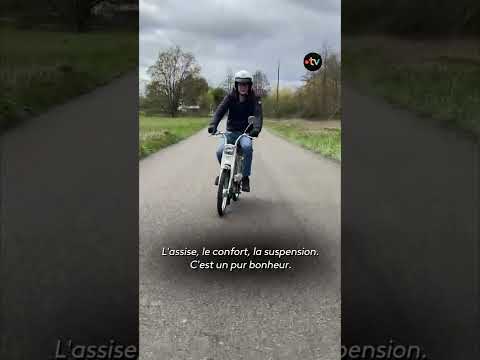 Dans l'atelier de son grand-père, Émilien, 22 ans, a électrifié une #mobylette Peugeot 103 de 1971 🏍
