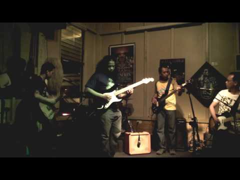 Perf De Castro jams "Wally's Blues" with Cebu's CUARENTA