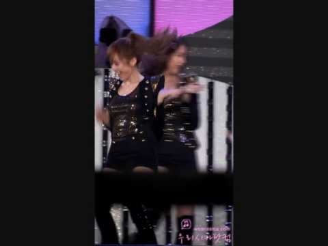 SNSD Jessica's hair hit Yoona's face while performing