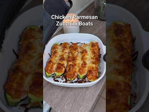 These low carb stuffed zucchini boats are such a great dinner recipe!