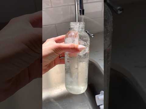 Summer hack for staying hydrated! 💦☀️🧊#summer #hacks #water #icecube #summerhacks #momhacks