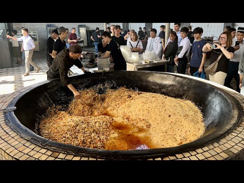 A large pilaf in a big pot l National dishes