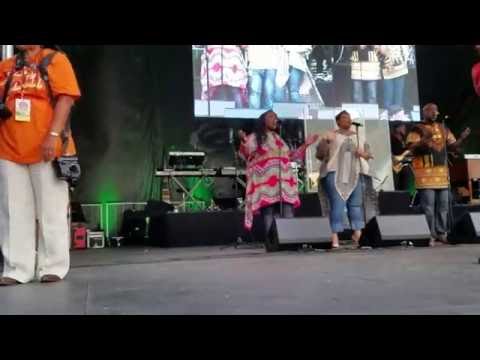 Donald Lawrence sings at The Taste of Soul 2016