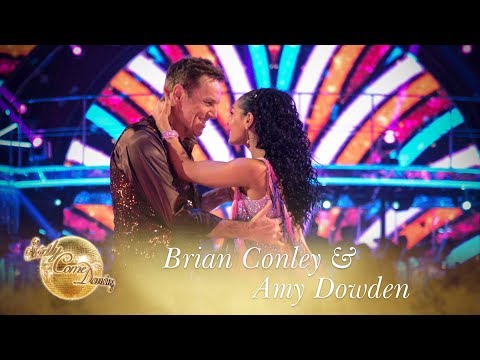 Brian Conley and Amy Dowden Cha Cha to 'Shake Your Groove Thing' - Strictly Come Dancing 2017