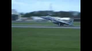 preview picture of video 'RAF Fairford USAF F-15 Testing Arresting Gear on Runway 1990's'