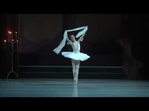 Maria Ilyushkina (Mariinsky Ballet) Raymonda "Scarf" variation,  Act 1