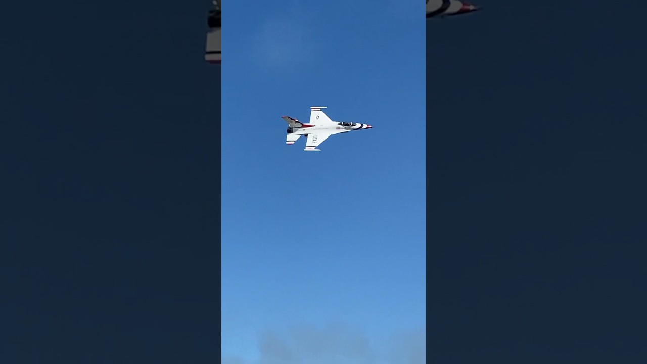 USAF Thunderbirds Sneak Pass at Wings Over Houston 2021!