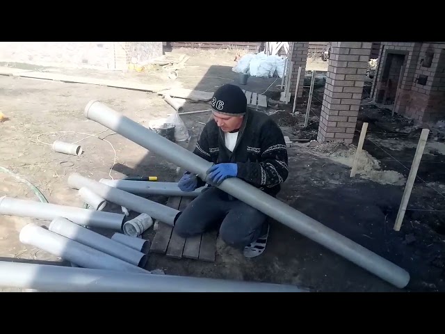 Фото влаштування бетонних стовпчиків під терасну дошку.                                                    