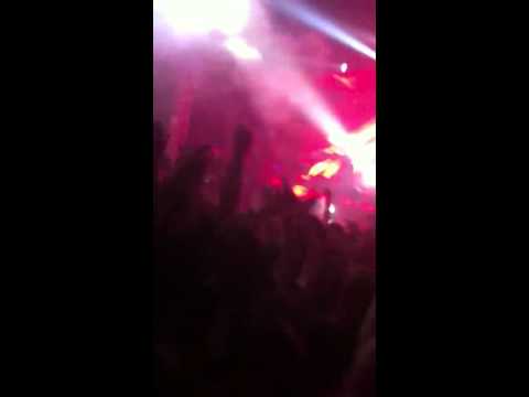 Skrillex Glasgow jumping and mental drop