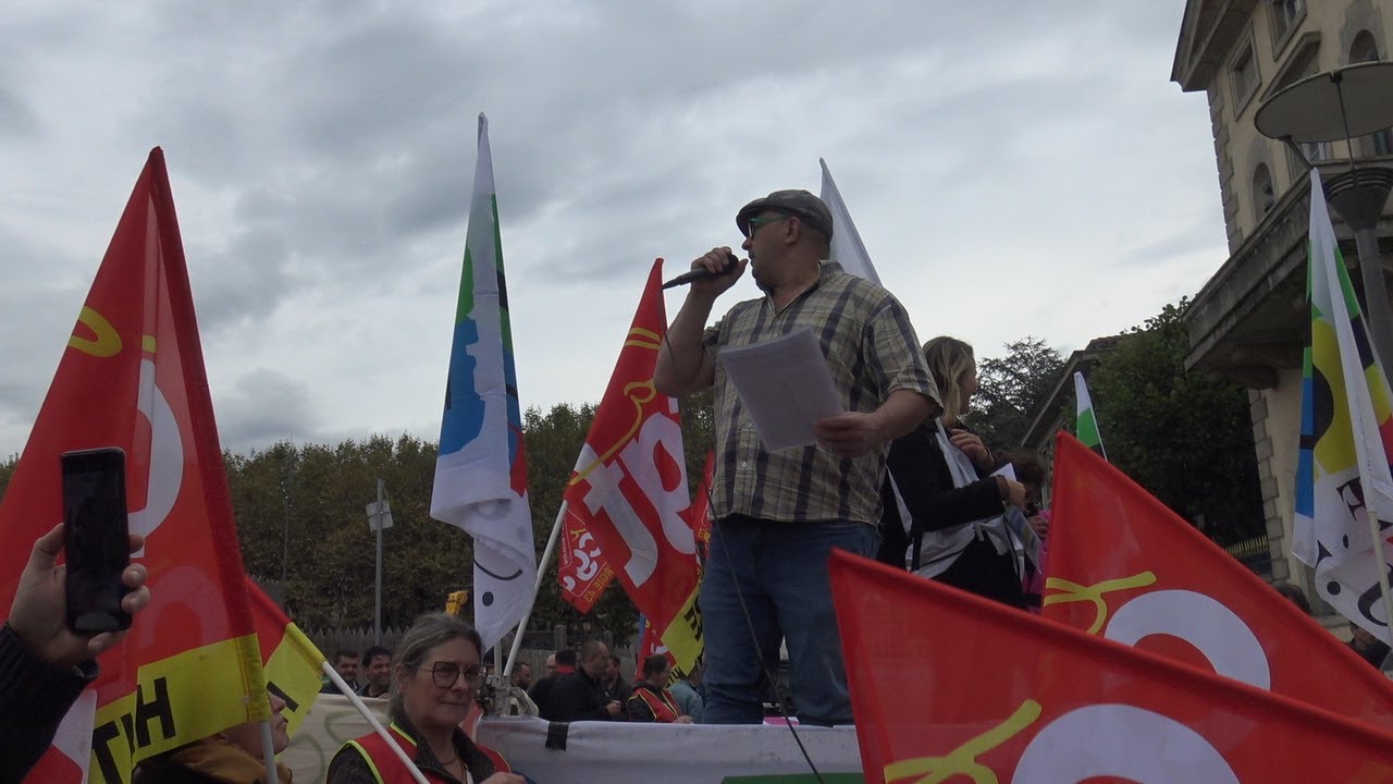 Prises de parole lors de la manifestation au Puy-en-Velay, le 01/10/24.