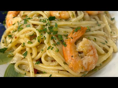 Linguine aglio olio e peperoncino con gamberi ๐ค ๐๐ฎ๐น๐ซ #pasta #cucinelli #italianrecipes #cucinafa