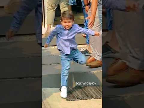 Kareena & Saif Son Taimur Ali Khan Stunt 😳 | Kareena Kapoor | Bollywoodlogy | Udit Narayan Songs