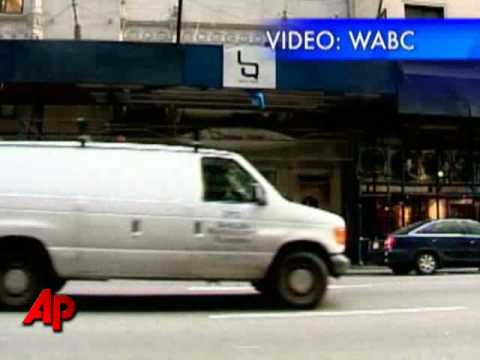 Giants' Burress Turns Himself in to Police