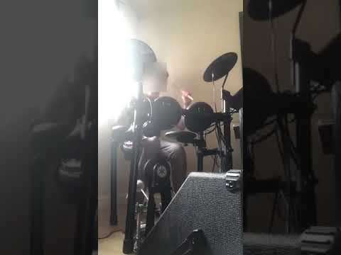 Flo playing along to 'Kiss' by Prince