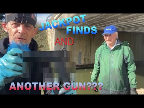 Jackpot finds and another gun ??? #magnetfishing #treasurehunting