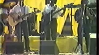 Izaho tsy maintsy mihira Mahaleo LSNT Mahamasina 1994 Izaho tsy maintsy mihira Mahaleo LSNT Mahamasina 1994