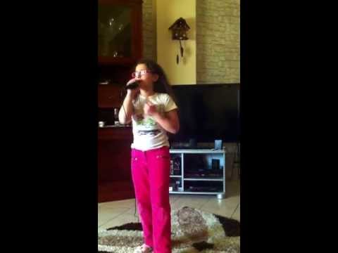 Mery cerbone primo  lavoro musicale allo studio emme61 di sgambati. Mery la prova a casa