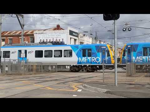 Glen Huntly - Metro Melbourne train crossing the Glen Huntly Road LX