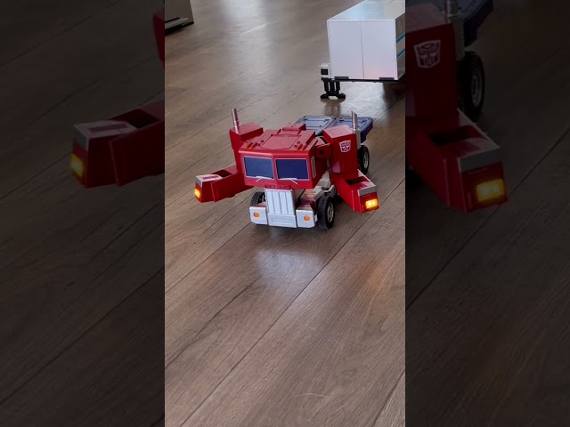 Vídeo relacionado con Transformers Juguetes EarthSpark - Figura Bumbleblee Deluxe Class - Juguete Robot de 12,5 cm - A Partir de 6 años