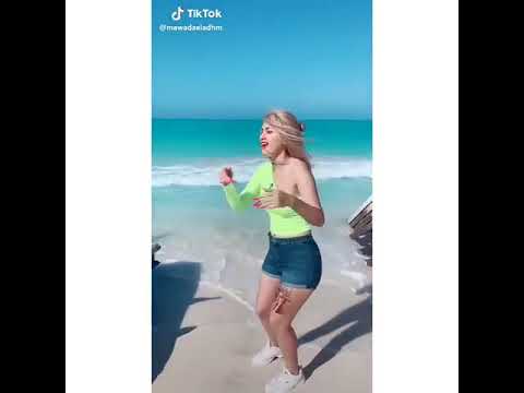 موده الادهم بالبكيني وتجميعه ميوزكلي بالبكيني