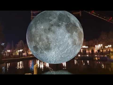 Luna de pe cer admirata la IULIUS TOWN Timisoara 8K