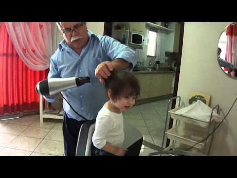 14 meses e 12 dias  - secando o cabelo.MP4