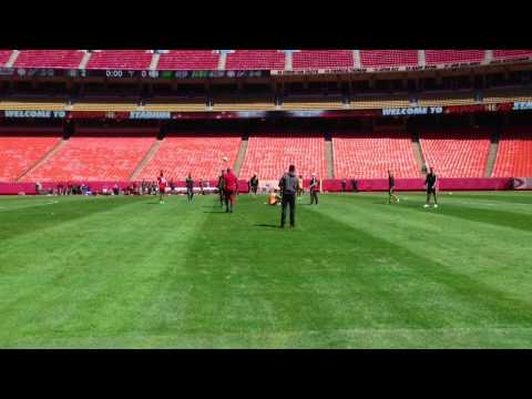 Chiefs' Tamba Hali and Jeremy Maclin play catch with Mexico national team members