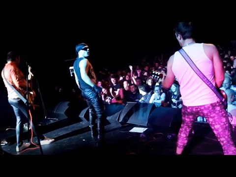 Brkovi - Mala (Uživo)