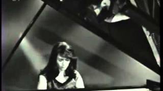 Download lagu Liszt, La leggerezza, Martha Argerich 1966 mp3