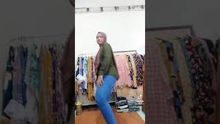 Download lagu Tiktok Tante goyang bokong mp3 Download lagu Tiktok Tante goyang bokong mp3