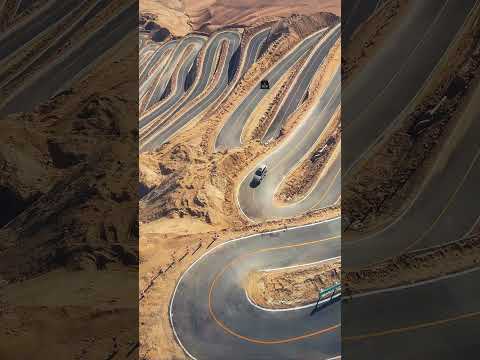 Guess where this is? #nature #autumnlandscape #travel #livewallpaper #fallscenery #mountains