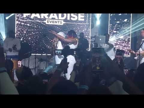 Lycinaïs jean ou relem dange live à Paris