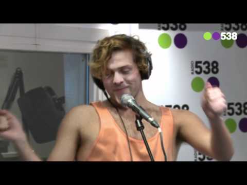 Thumbnail for Paul Turner - Valerie | Live bij Evers Staat Op by Paul Turner