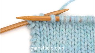 Video thumbnail for Wie man die Rand-Masche kraus rechts strickt - UK / US Methode