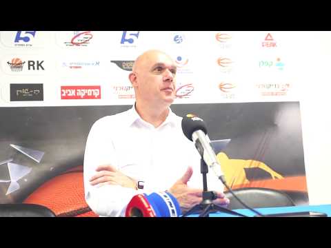 Coach Neven Spahija after the 79:86 to Ashdod