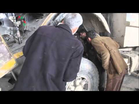 الاستمرار في إصلاح الآليات بإشراف المهندس بريتا حاجي حسن بعد تعرض قطاع هنانو للقصف بالطيران المروحي