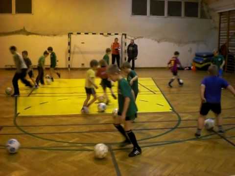 Rozgrzewka z piłkami. KS Hubertus