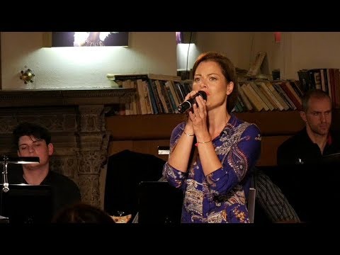 Zdenek Merta u klavíru -  Hana Holišová