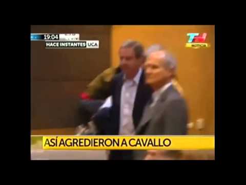 Agresión a Domingo Cavallo en la UCA