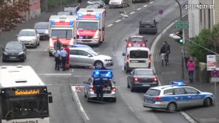 preview picture of video 'Verkehrsunfall mit Polizei und Rettungsdienst im Einsatz - Siegen - 30.09.2014'