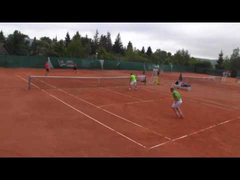 Poslední míček čtyřhry Dlouhý, Jebavý - Štyler, Vejvara na turnaji Futures v Jablonci n. N.